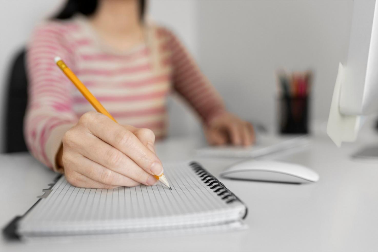 Sesión práctica de análisis presupuestario con estudiantes